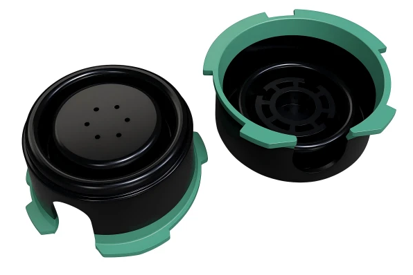 Injection molding machine producing plastic parts