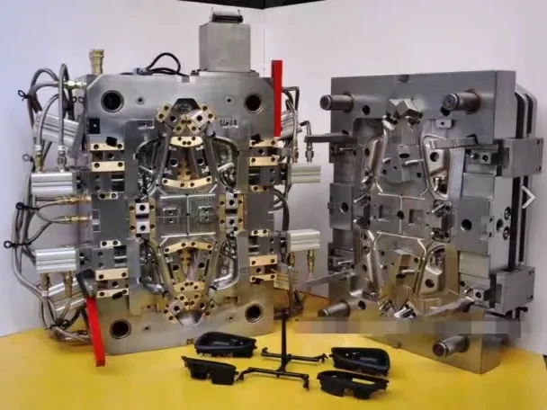 Precision injection mold for medical device components Precision injection mold for medical device components