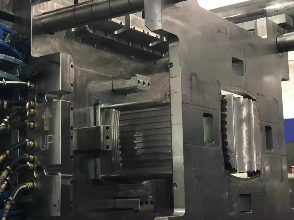 High-tonnage injection mold mounted in press for aerospace parts High-tonnage injection mold mounted in press for aerospace parts